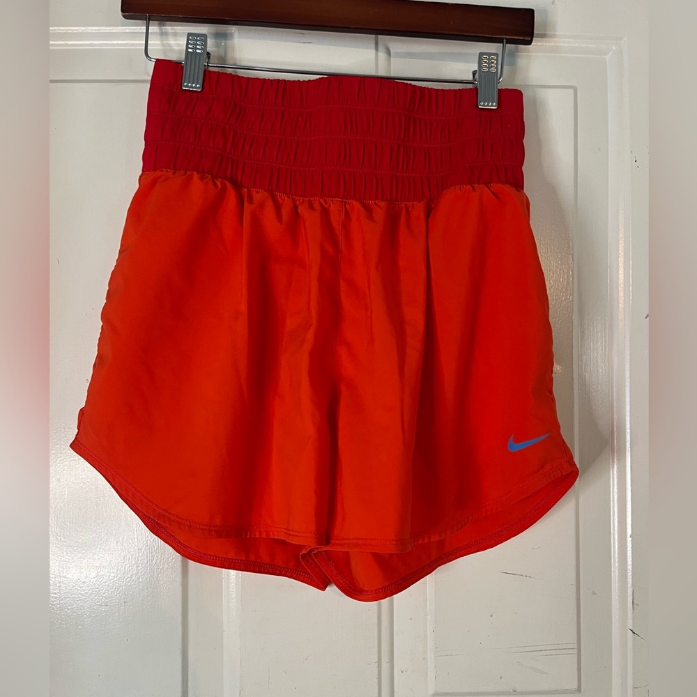 Women’s Nike shorts - Picture 1 of 6
